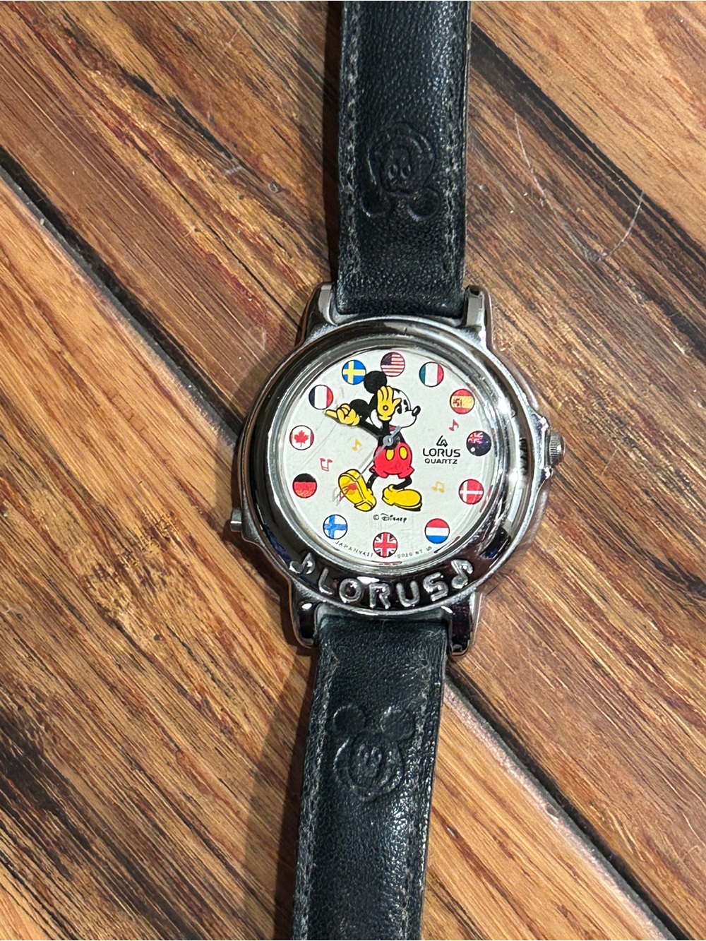 Vintage 90s Lorus Musical Mickey Mouse Epcot Quartz Watch.